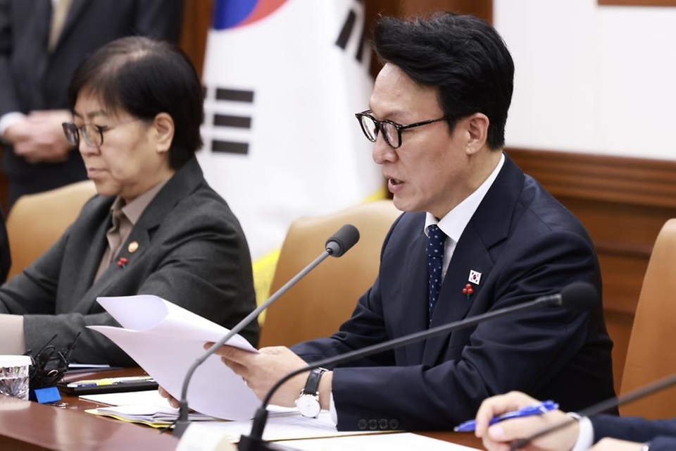 김민석 국무총리가 15일 세종대로 정부서울청사에서 열린 국가정책조정회의를 주재, 모두발언을 하고 있다.