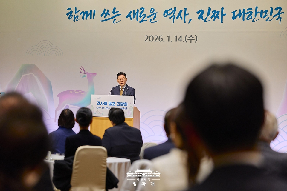 이재명 대통령이 1월 14일 일본 나라현의 한 호텔에서 열린 간사이 동포 간담회에서 인사말을 하고 있다.