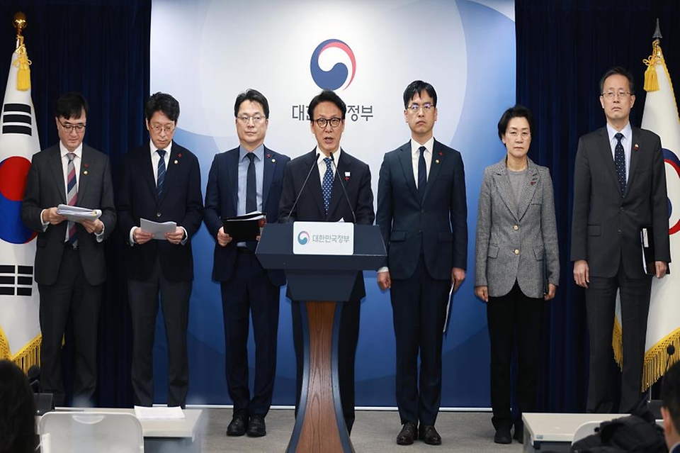 김민석 국무총리가 1월 16일 세종대로 정부서울청사에서 행정통합 인센티브와 관련 브리핑을 하고 있다.