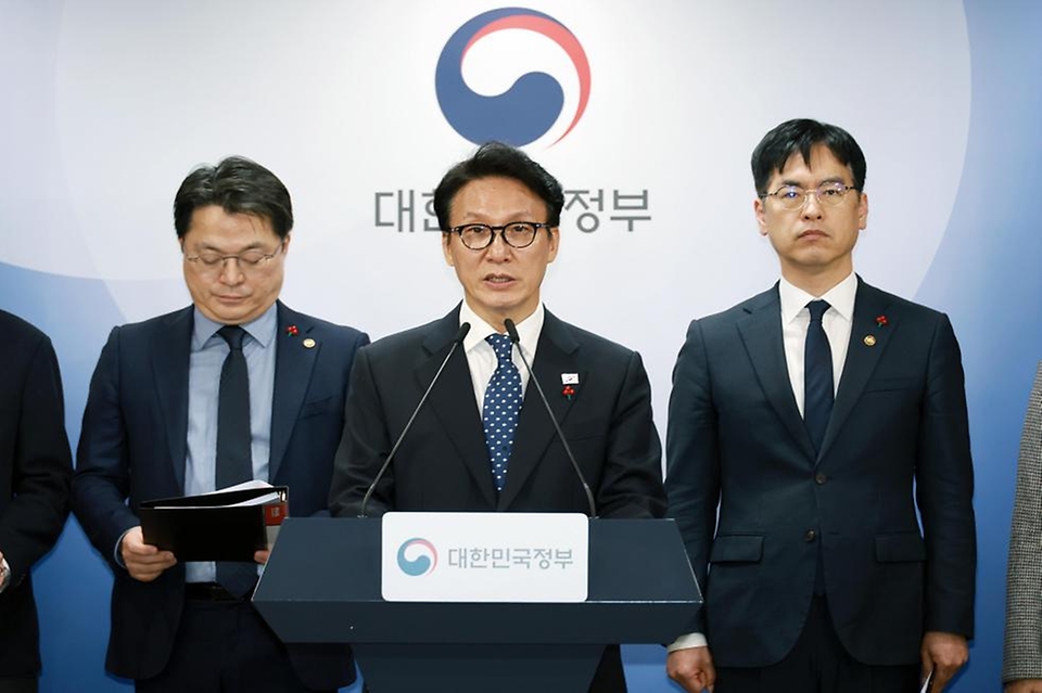 김민석 국무총리가 1월 16일 세종대로 정부서울청사에서 행정통합 인센티브와 관련 브리핑을 하고 있다.