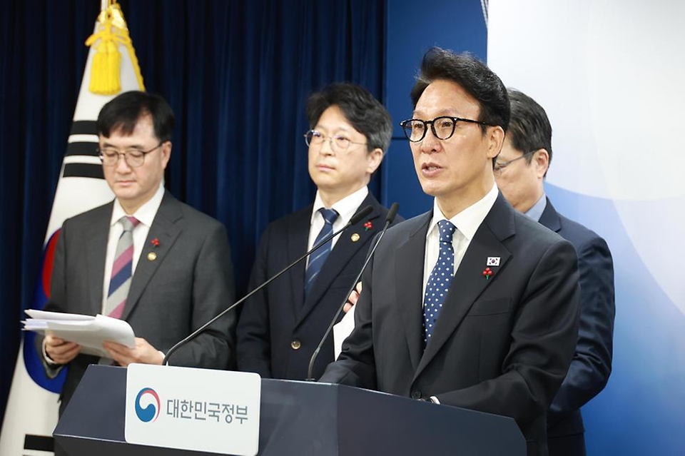 김민석 국무총리가 1월 16일 세종대로 정부서울청사에서 행정통합 인센티브와 관련 브리핑을 하고 있다.