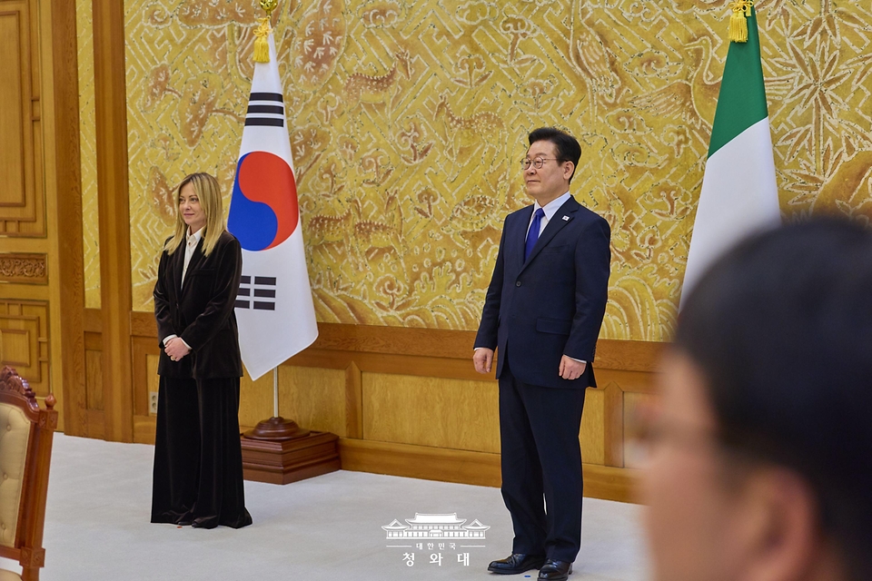 이재명 대통령과 조르자 멜로니 이탈리아 총리가 참석한 가운데 1월 19일 청와대에서 한·이탈리아 MOU 서명식이 진행되고 있다.