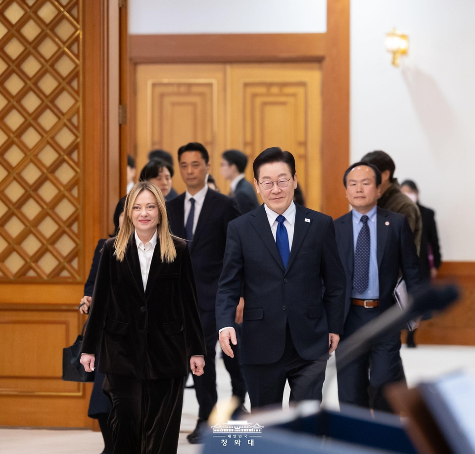 이재명 대통령과 조르자 멜로니 이탈리아 총리가 1월 19일 청와대에서 열린 한·이탈리아 공식 오찬에 참석하고 있다.