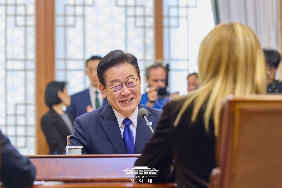 이재명 대통령이 1월 19일 청와대에서 열린 조르자 멜로니 이탈리아 총리와의 확대회담에서 발언하고 있다.