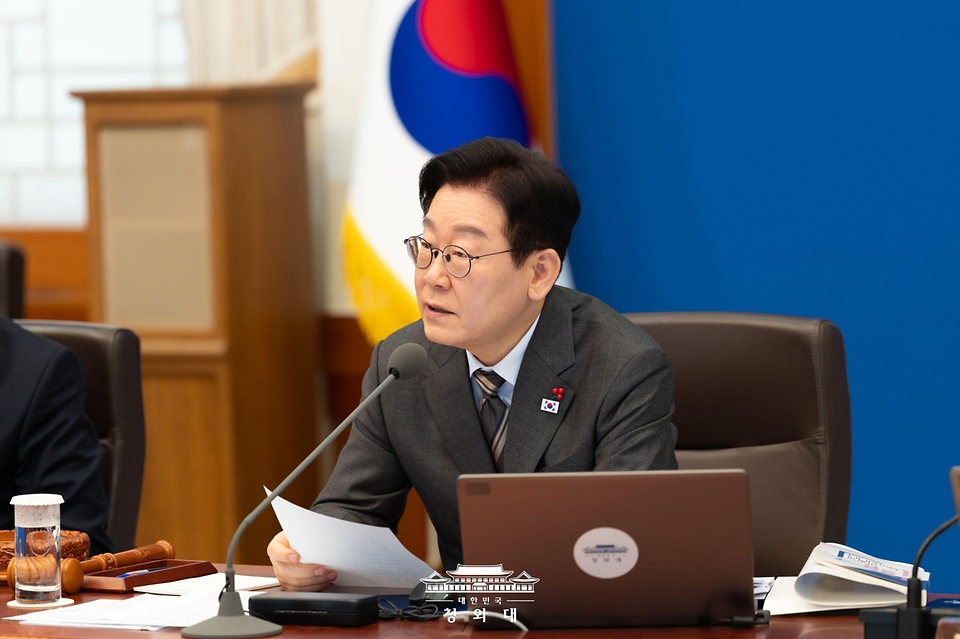 이재명 대통령이 1월 20일 청와대에서 열린 국무회의에서 발언하고 있다.