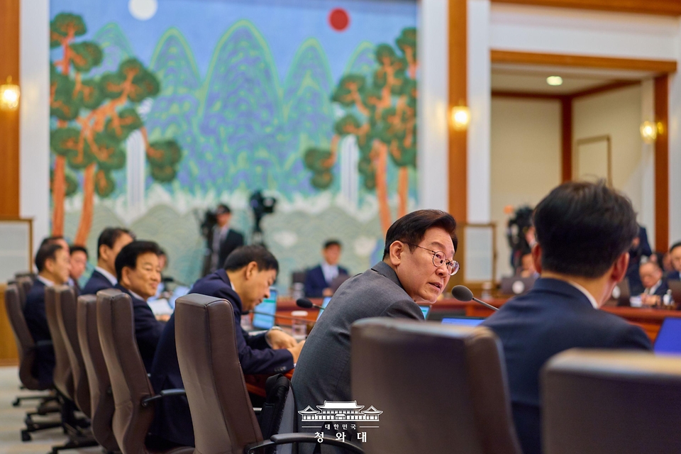 이재명 대통령이 1월 20일 청와대에서 열린 국무회의에서 발언하고 있다.