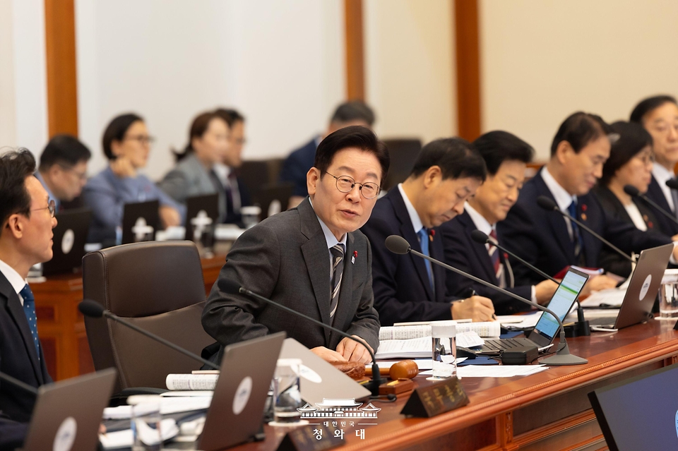 이재명 대통령이 1월 20일 청와대에서 열린 국무회의에서 발언하고 있다.