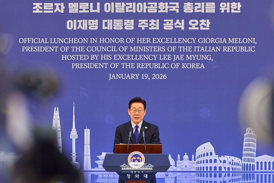이재명 대통령이 1월 19일 청와대에서 열린 조르자 멜로니 이탈리아 총리와의 공식 오찬에서 환영사를 하고 있다.