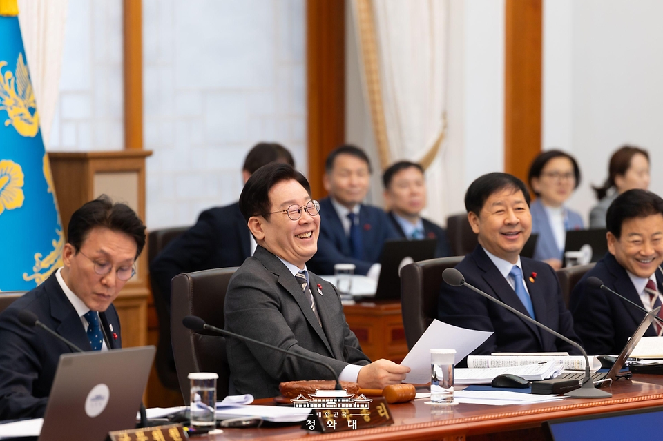이재명 대통령이 1월 20일 청와대에서 열린 국무회의를 주재하고 있다.