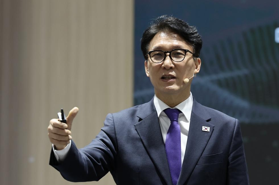 김민석 국무총리가 1월 19일 전북 전주시 전북대학교에서 열린 전북JC·전북자치도 초청 K-국정설명회에서 특별강연을 하고 있다.