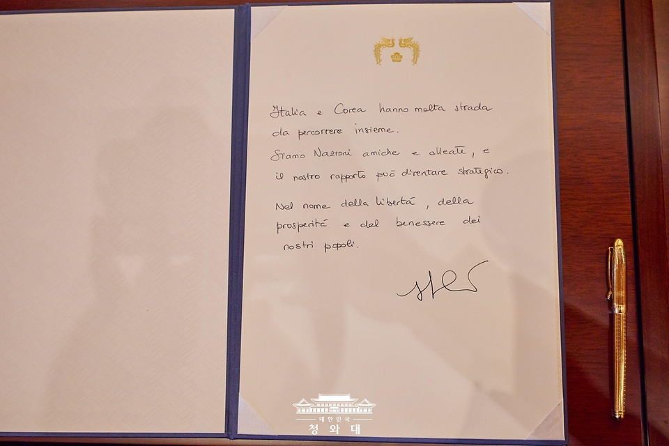 조르자 멜로니 이탈리아 총리가 1월 19일 청와대에서 작성한 방명록.