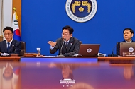 이재명 대통령이 1월 20일 청와대에서 열린 국무회의에서 발언하고 있다.