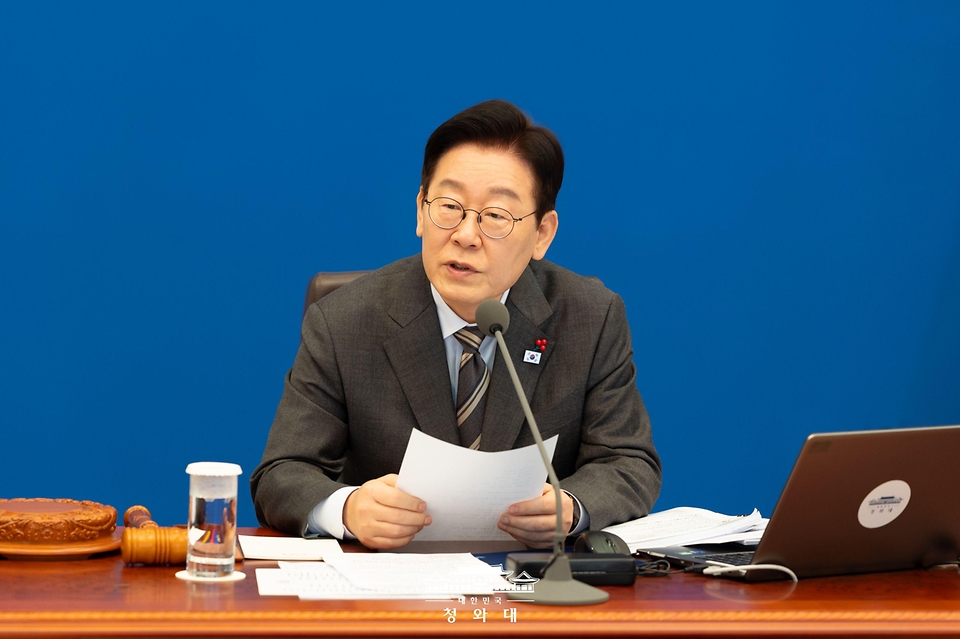 이재명 대통령이 1월 20일 청와대에서 열린 국무회의에서 발언하고 있다.