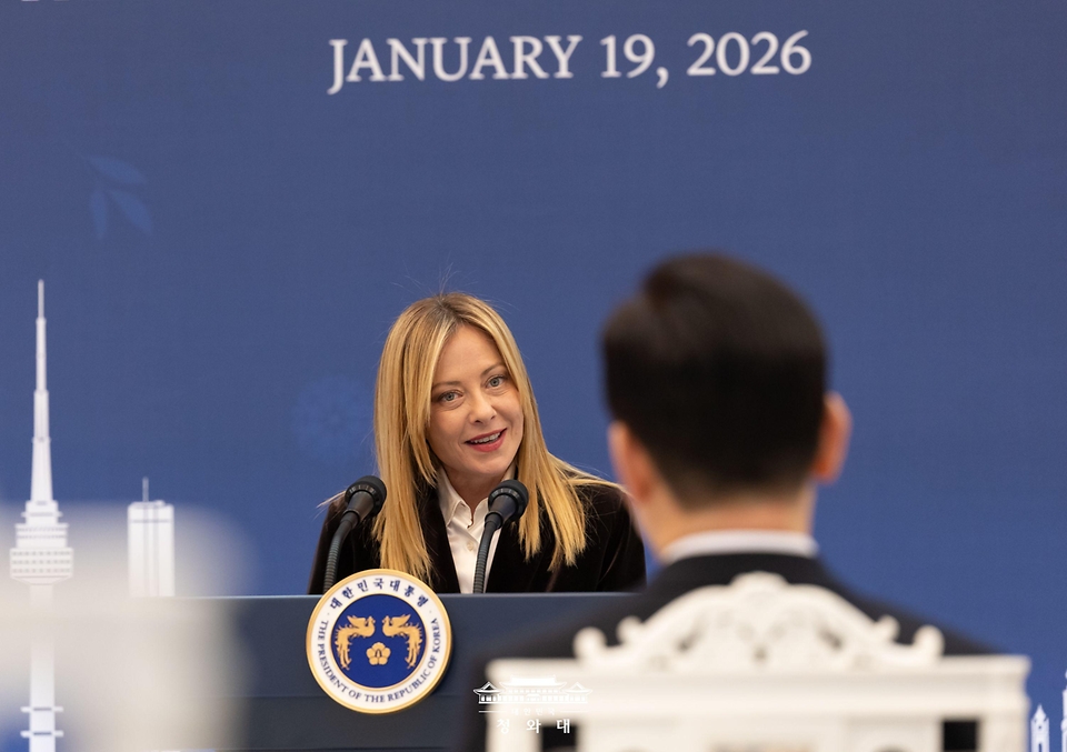 조르자 멜로니 총리가 1월 19일 청와대에서 열린 한·이탈리아 공식 오찬에서 환영사를 하고 있다. 