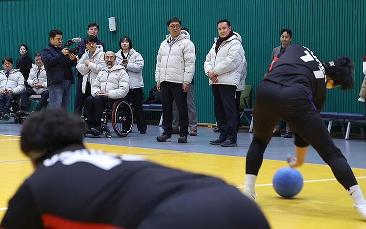 문화체육관광부 최휘영 장관은 1월 15일, 이천선수촌에서 열린 '2026년 장애인 국가대표 선수단 훈련개시식'에 참석해 훈련에 돌입한 장애인 국가대표 선수단을 격려하고 선수·지도자들과 새해 인사를 나눴다. 
<br><br>
이번 훈련개시식에는 동·하계 장애인 국가대표 선수와 경기 임원 등 90여 명을 비롯해 대한장애인체육회 회장, 경기단체 및 시도 장애인체육회 임직원 등 150여 명이 참석했다.