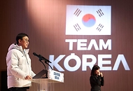 문화체육관광부 최휘영 장관은 1월 15일, 이천선수촌에서 열린 '2026년 장애인 국가대표 선수단 훈련개시식'에 참석해 훈련에 돌입한 장애인 국가대표 선수단을 격려하고 선수·지도자들과 새해 인사를 나눴다. 
<br><br>
이번 훈련개시식에는 동·하계 장애인 국가대표 선수와 경기 임원 등 90여 명을 비롯해 대한장애인체육회 회장, 경기단체 및 시도 장애인체육회 임직원 등 150여 명이 참석했다.