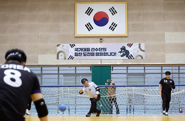 문화체육관광부 최휘영 장관은 1월 15일, 이천선수촌에서 열린 '2026년 장애인 국가대표 선수단 훈련개시식'에 참석해 훈련에 돌입한 장애인 국가대표 선수단을 격려하고 선수·지도자들과 새해 인사를 나눴다. 
<br><br>
이번 훈련개시식에는 동·하계 장애인 국가대표 선수와 경기 임원 등 90여 명을 비롯해 대한장애인체육회 회장, 경기단체 및 시도 장애인체육회 임직원 등 150여 명이 참석했다.