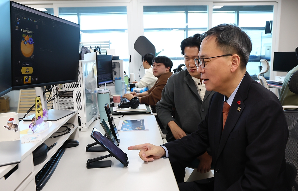 김영수 문화체육관광부 제1차관은 1월 21일 오후 경기도 성남시 판교 게임인재원과 글로벌게임허브센터를 찾아 청년 게임인들과 새로운 게임 정책 방향을 논의했다.
