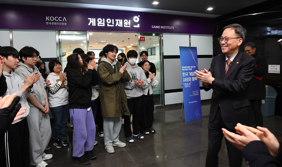 김영수 문화체육관광부 제1차관은 1월 21일 오후 경기도 성남시 판교 게임인재원과 글로벌게임허브센터를 찾아 청년 게임인들과 새로운 게임 정책 방향을 논의했다.