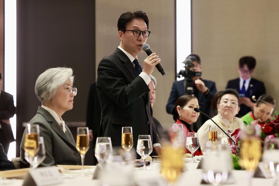 미국을 방문 중인 김민석 국무총리가 1월 22일(현지시간) 미국 워싱턴DC 콘래드호텔에서 워싱턴 한인 동포와 간담회를 하고 있다.