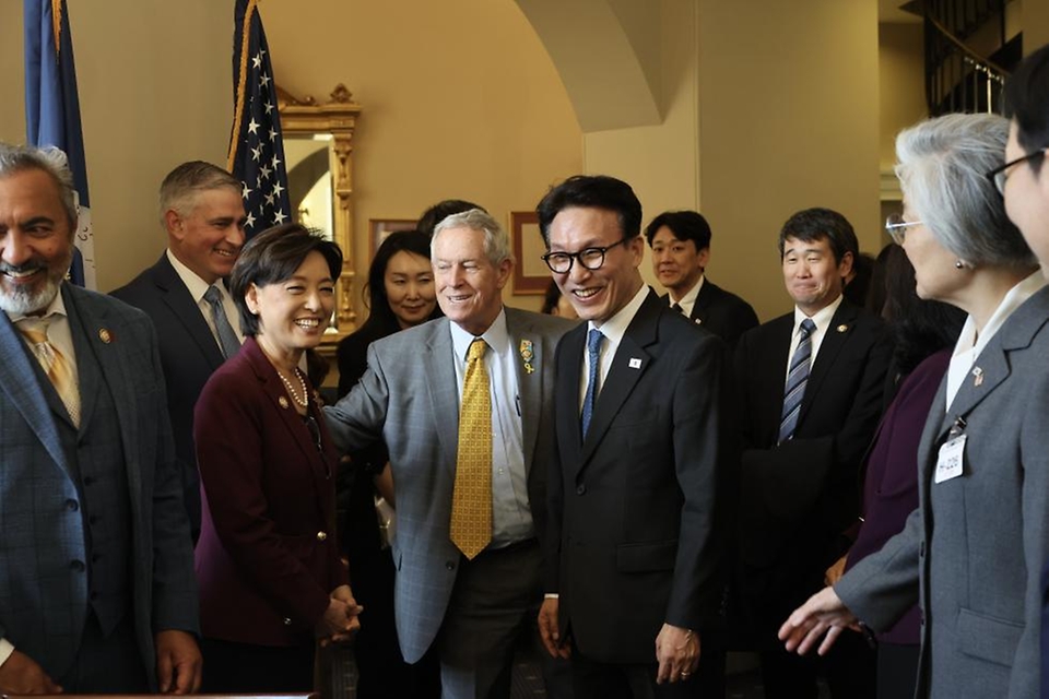 미국을 방문 중인 김민석 국무총리가 1월 22일(현지시간) 미국 의사당을 방문, 하원 주요 인사들과 오찬 간담회를 하고 있다.