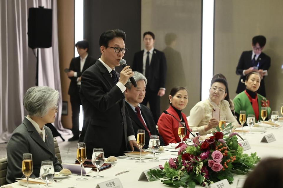 미국을 방문 중인 김민석 국무총리가 1월 22일(현지시간) 미국 워싱턴DC 콘래드호텔에서 워싱턴 한인 동포와 간담회를 하고 있다.