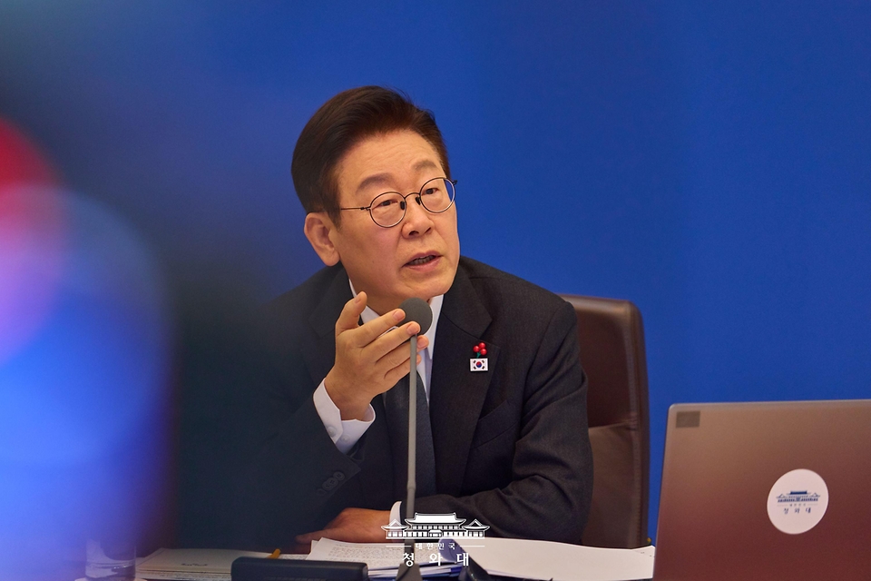 이재명 대통령이 1월 27일 청와대에서 열린 국무회의에서 발언하고 있다.