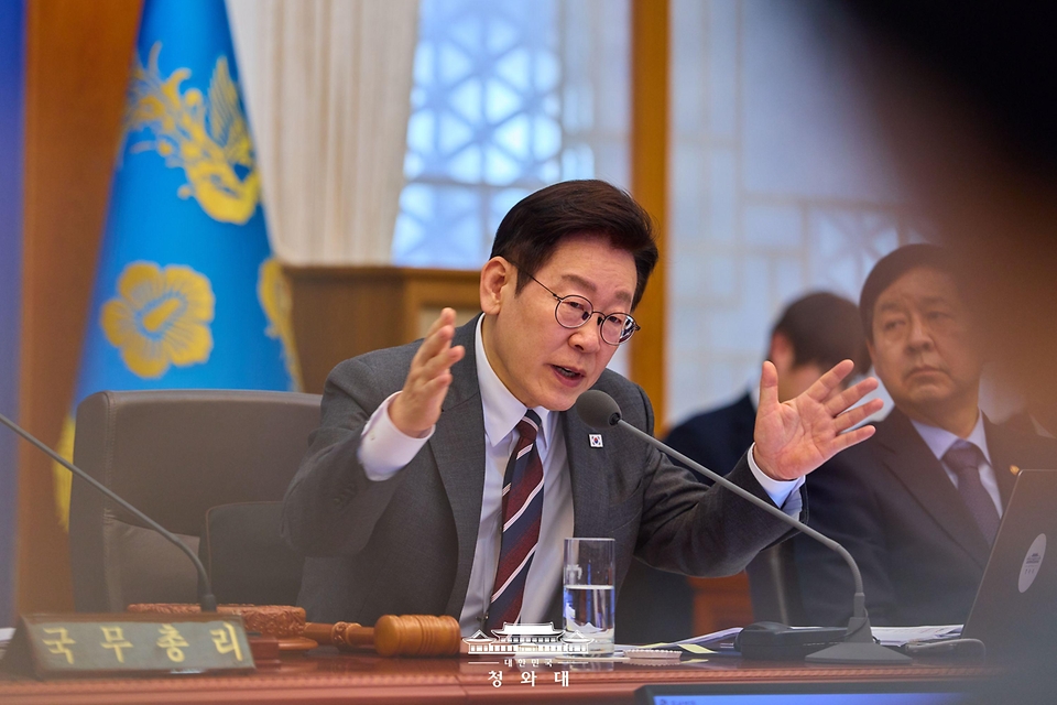 이재명 대통령이 2월 3일 청와대에서 열린 국무회의에서 발언하고 있다.