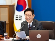 이재명 대통령이 2월 3일 청와대에서 열린 국무회의에서 발언하고 있다.