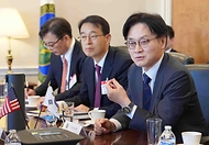 김정관 산업통상부 장관은 1월 29일(현지시간) 미국 워싱턴 D.C. 에너지부 회의실에서 크리스 라이트(Chris Wright) 에너지부 장관과 면담을 갖고, 에너지·자원 협력 등을 논의했다.