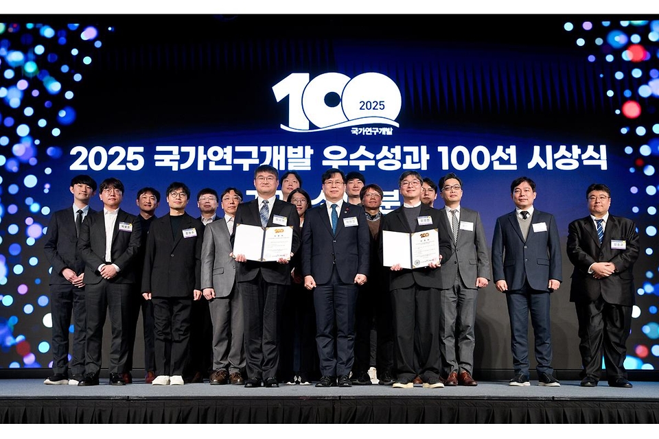 박인규 과학기술정보통신부 과학기술혁신본부장이 30일 오전 서울 종로구 포시즌스호텔에서 열린 '2025 국가연구개발 우수성과 100선 시상식' 에서 축사를 하고 있다.