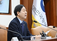 구윤철 부총리 겸 재정경제부 장관이 2월 4일 서울 종로구 정부서울청사에서 열린 경제관계장관회의를 주재, 모두발언을 하고 있다.