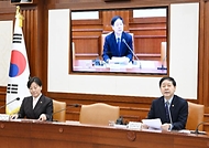 구윤철 부총리 겸 재정경제부 장관이 2월 4일 서울 종로구 정부서울청사에서 열린 경제관계장관회의를 주재, 모두발언을 하고 있다.