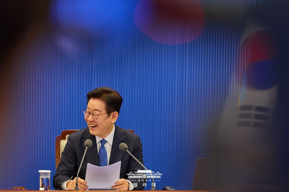 이재명 대통령이 2월 5일 청와대에서 열린 수석보좌관회의에서 발언하고 있다.