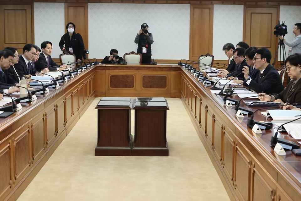 김민석 국무총리가 2월 5일 세종대로 정부서울청사에서 열린 국토공간 대전환 범정부협의회를 주재하고 있다.