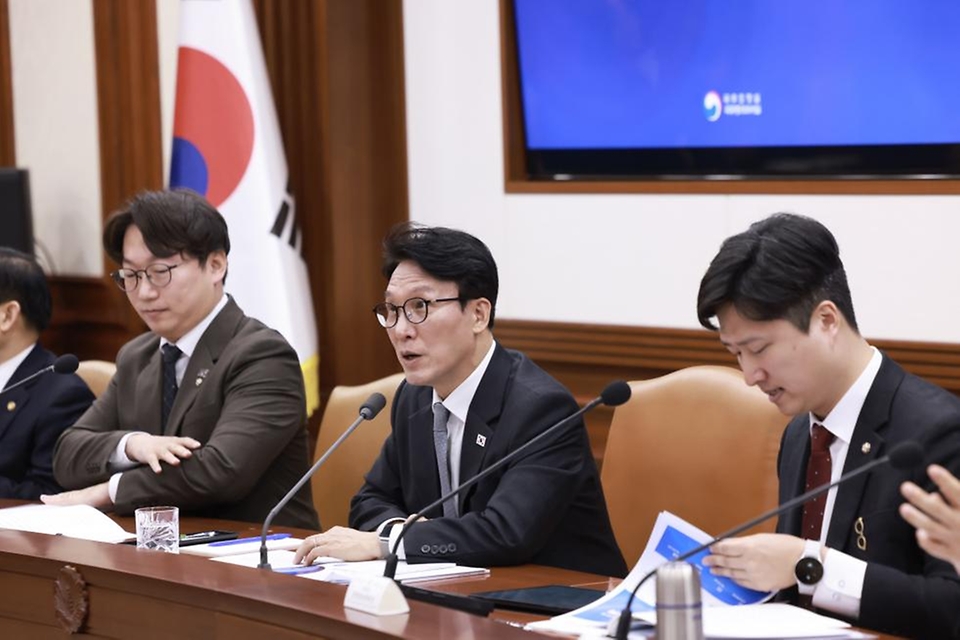 김민석 국무총리가 2월 6일 세종대로 정부서울청사에서 열린 청년정책 관계장관회의를 주재하고 있다.