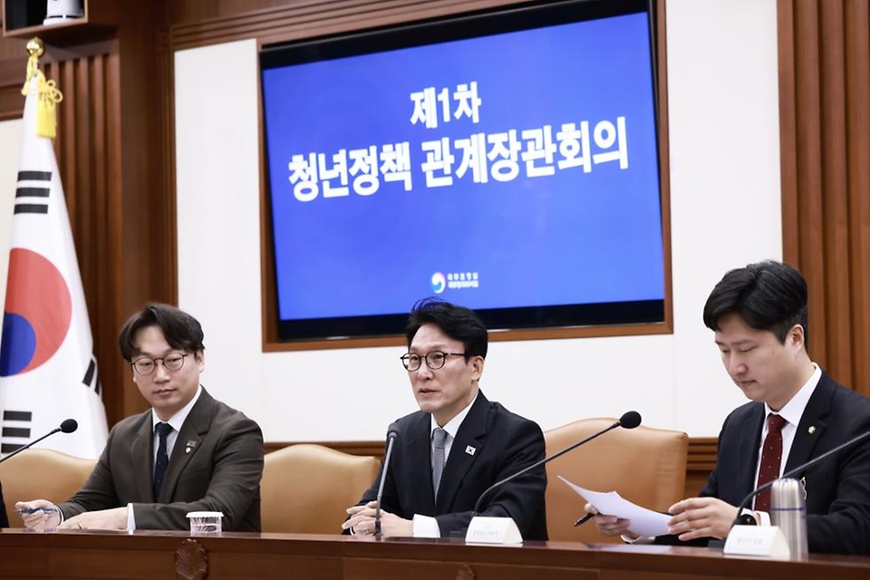 김민석 국무총리가 2월 6일 세종대로 정부서울청사에서 열린 청년정책 관계장관회의를 주재하고 있다.