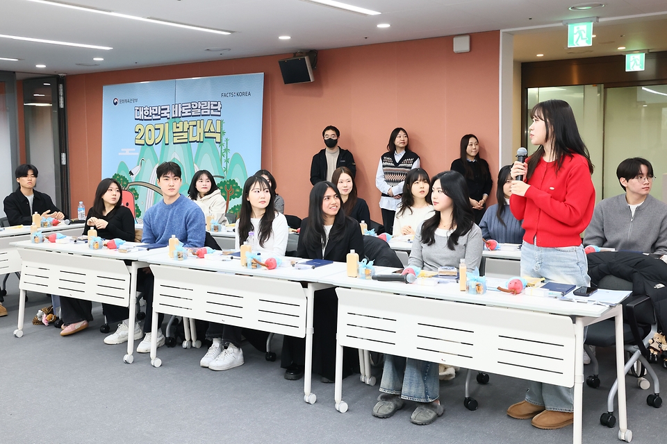 문화체육관광부는 '제20기 대한민국 바로알림단' 발대식을 2월 10일 서울 한국프레스센터에서 개최했다. 내외국인 청년 40명이 활동하는 '제20기 대한민국 바로알림단'은 앞으로 5개월 동안 한국 관련 오류를 신고하고, 정확한 정보를 알리는 활동을 한다.