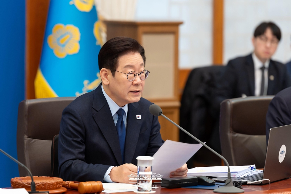 이재명 대통령이 2월 10일 청와대에서 열린 국무회의에서 발언하고 있다.