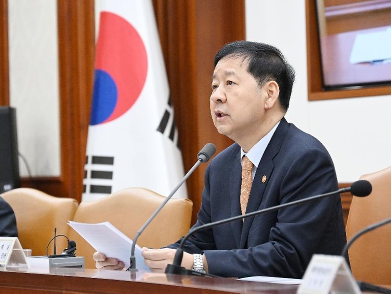 구윤철 부총리 겸 재정경제부 장관이 2월 11일 서울 종로구 정부서울청사에서 열린 '민생물가 특별관리 관계장관 TF 1차 회의'를 주재, 모두발언을 하고 있다.