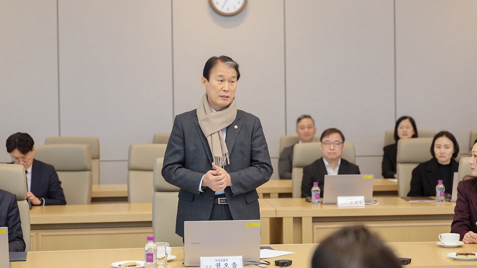 권오을 국가보훈부 장관이 2월 11일 오전 서울시 강남구 포스코센터에서 열린 국가보훈부-포스코 1% 나눔재단 업무협약식에 참석해 인사말을 하고 있다.