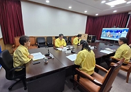 금한승 기후에너지환경부 1차관이 수도권 및 강원 영서지역 초미세먼지 위기경보 발령에 따라 2월 13일 서울 서초구 소재 한강홍수통제소에서 11개 부처 및 시·도가 온·오프라인으로 참여한 가운데 미세먼지 비상저감조치 합동 점검회의를 주재하고 있다.