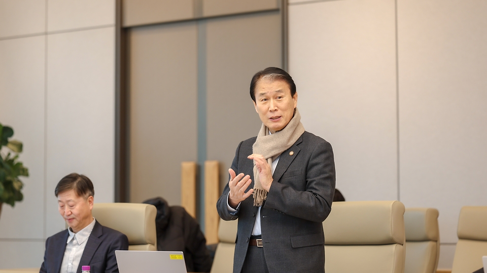 권오을 국가보훈부 장관이 2월 11일 오전 서울시 강남구 포스코센터에서 열린 국가보훈부-포스코 1% 나눔재단 업무협약식에 참석해 인사말을 하고 있다.