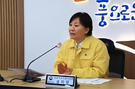 송미령 농림축산식품부 장관이 2월 13일 경기도 안성시 거점 세척·소독시설에서 가축전염병 방역현장을 점검하고 있다.