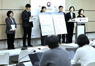 보건복지부 이스란 제1차관이 2월 23일 세종시 정부세종청사에서 이재명 정부의 장애인 건강정책 추진방향이 수록된 제1차 장애인건강보건관리 종합계획을 공개하고 있다.
