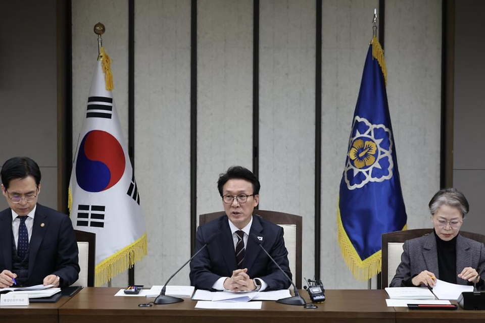 김민석 국무총리가 2월 25일 세종 다솜로 정부세종청사에서 열린 세종특별자치시지원위원회의를 주재하고 있다.