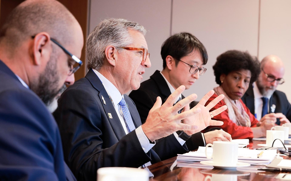 정은경 보건복지부 장관이 2월 23일 서울 중구 롯데호텔에서 알렉샨드리 호샤 산투스 파딜랴 브라질 보건부 장관과 양국 간 보건 협력 방안을 논의하고 있다.