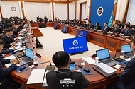 이재명 대통령이 2월 24일 청와대에서 국무회의를 주재하고 있다.