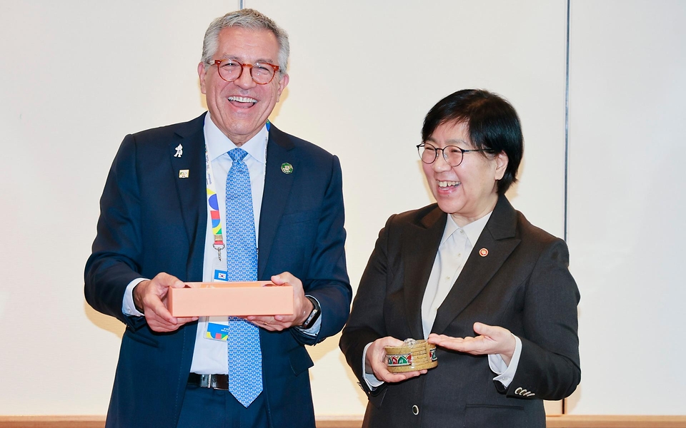 정은경 보건복지부 장관이 2월 23일 서울 중구 롯데호텔에서 알렉샨드리 호샤 산투스 파딜랴 브라질 보건부 장관과 양국 간 보건 협력 방안을 논의하고 있다.