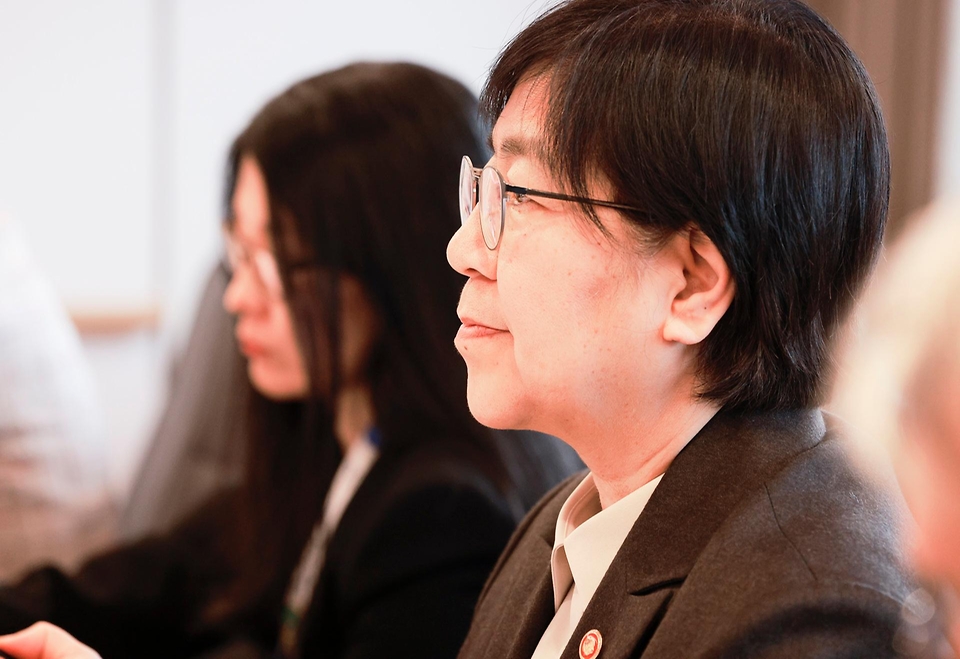 정은경 보건복지부 장관이 2월 23일 서울 중구 롯데호텔에서 알렉샨드리 호샤 산투스 파딜랴 브라질 보건부 장관과 양국 간 보건 협력 방안을 논의하고 있다.